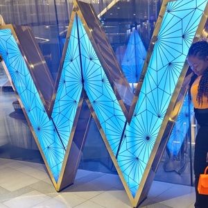 Meet your Posher, Ella